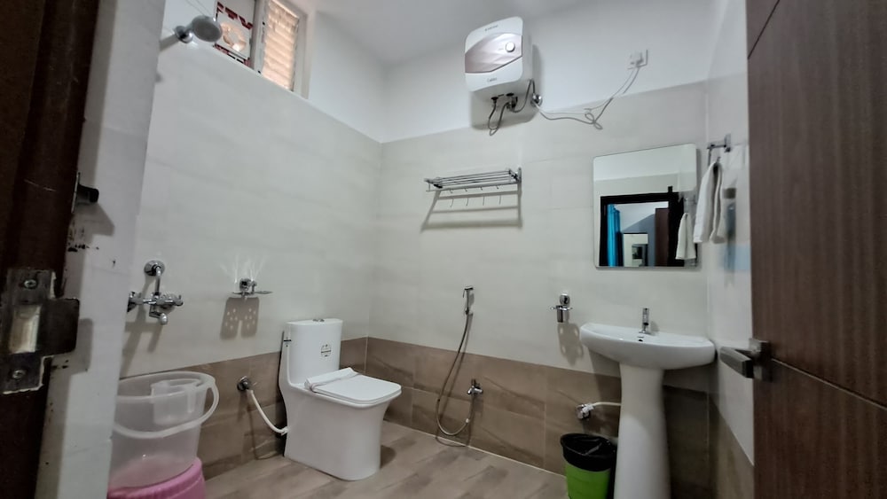 Deluxe Double Room Single Use - Photo 5