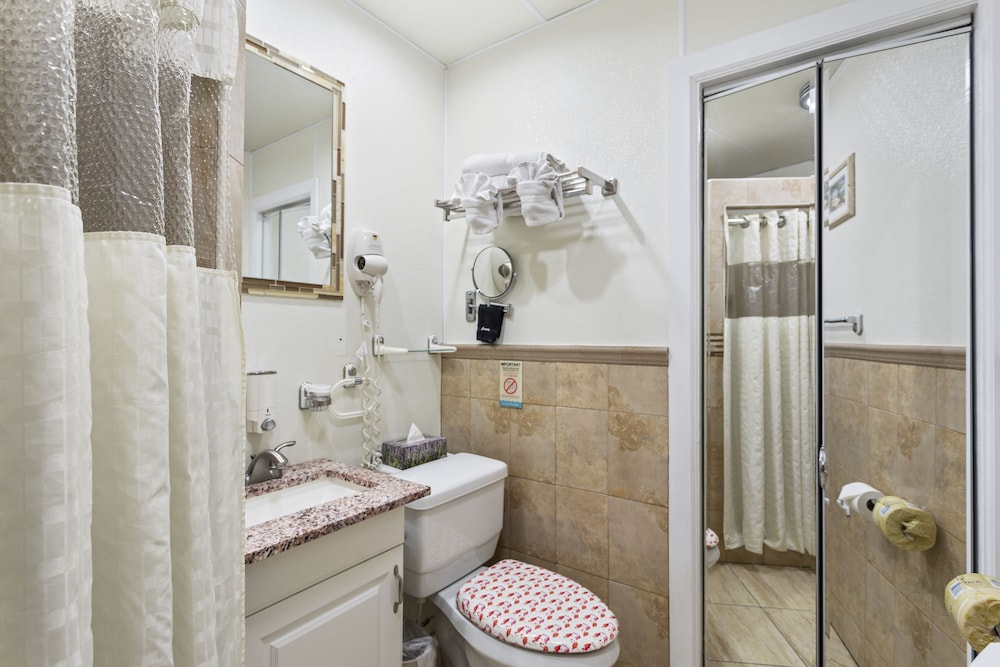 Superior Efficiency Suite: 2 Double Beds in 1 Bedroom and 1 Sleeper Sofa - Photo 2