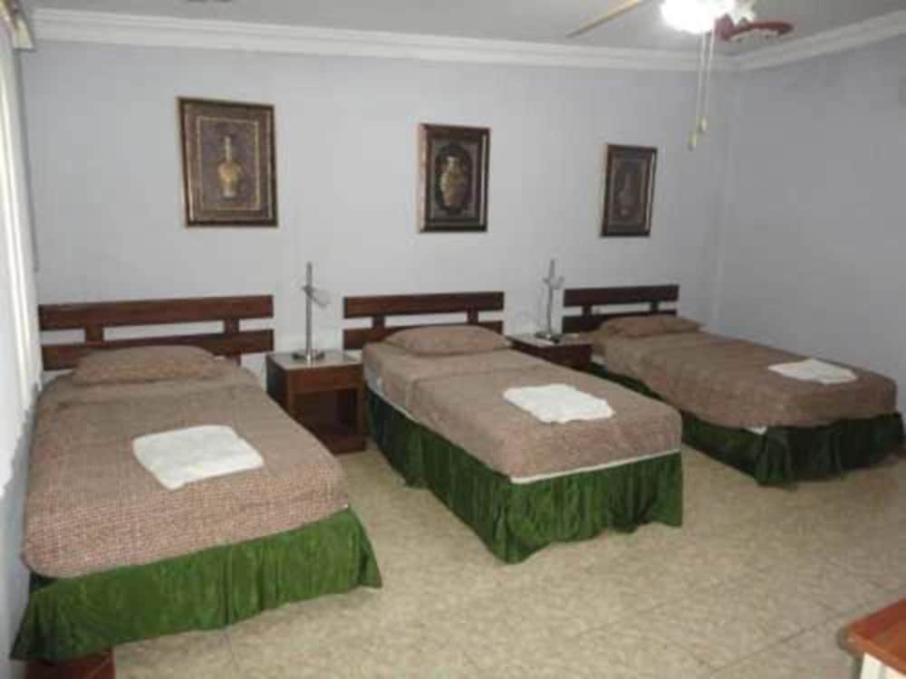 Standard Room, Multiple Beds photo 3