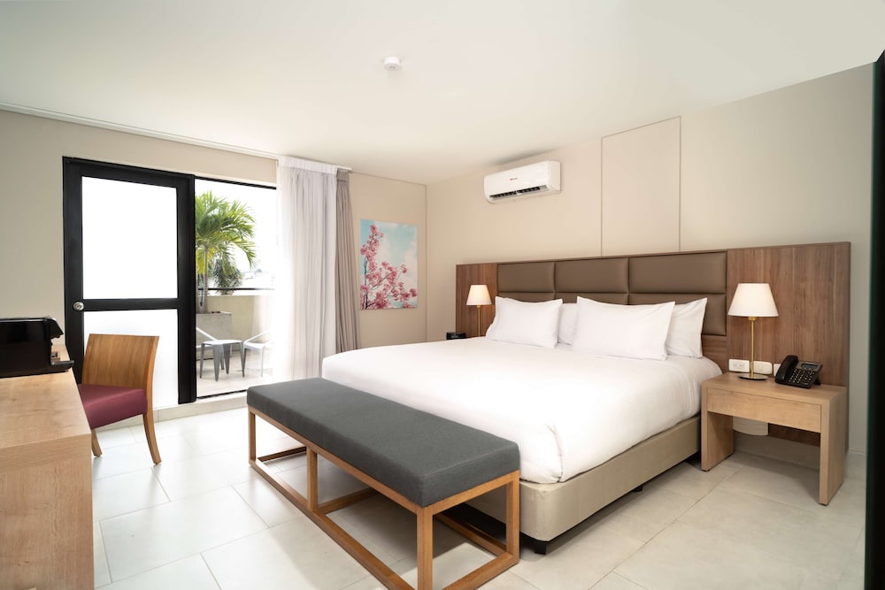 Suite, 1 King Bed, Balcony