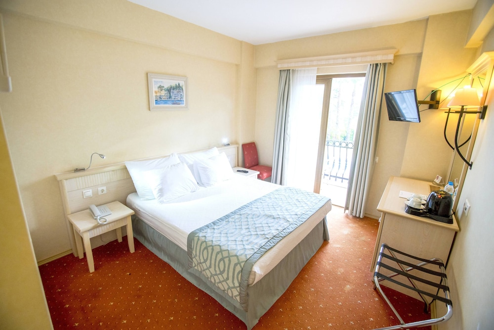 Standard Room, 1 Double Bed, Non Smoking, Garden View - Photo 5