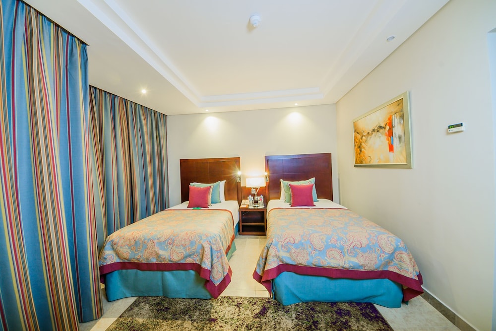 Superior Room, 1 King Bed (Aqua) photo 2