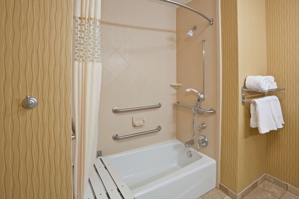 Room, 2 Queen Beds, Accessible, Non Smoking - Photo 4