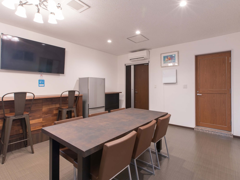 Family room (No elevator, only stair access)