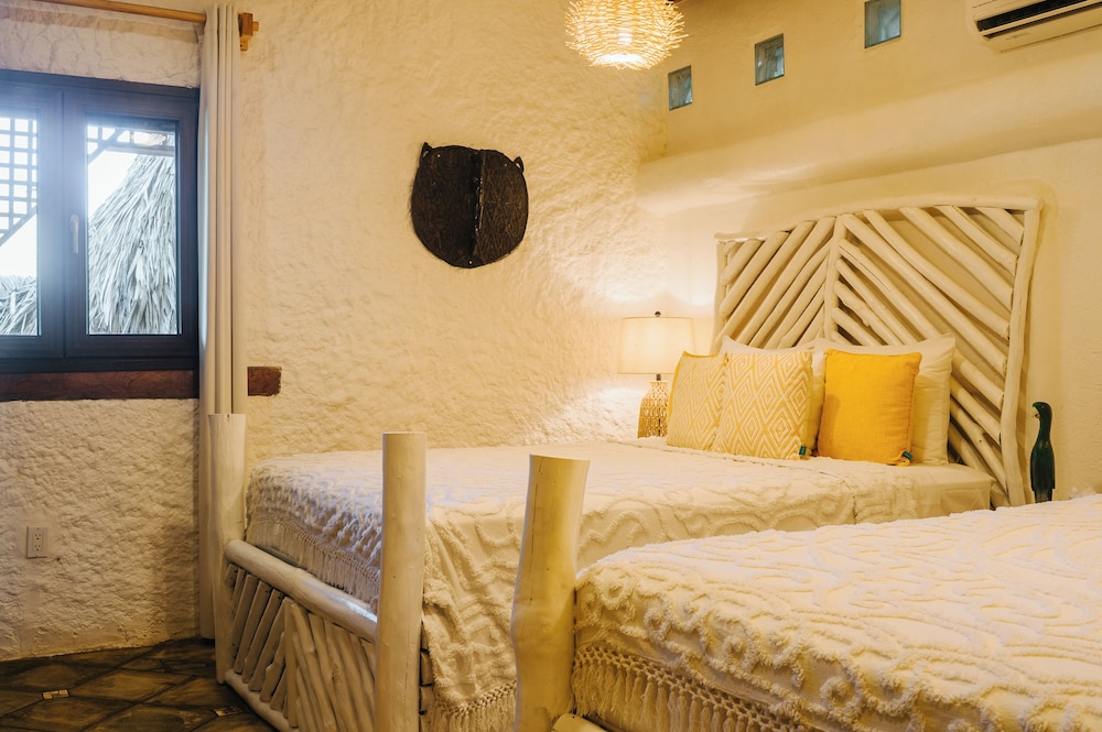 Family Room, Multiple Beds, Non Smoking, Partial Sea View photo 3