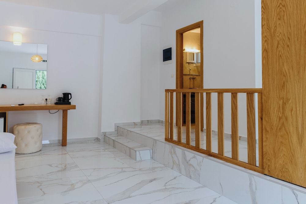 Standard Suite, Balcony, Pool View photo 2