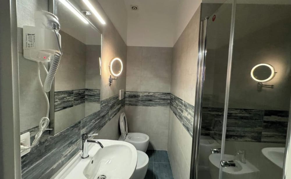Comfort Room, City View