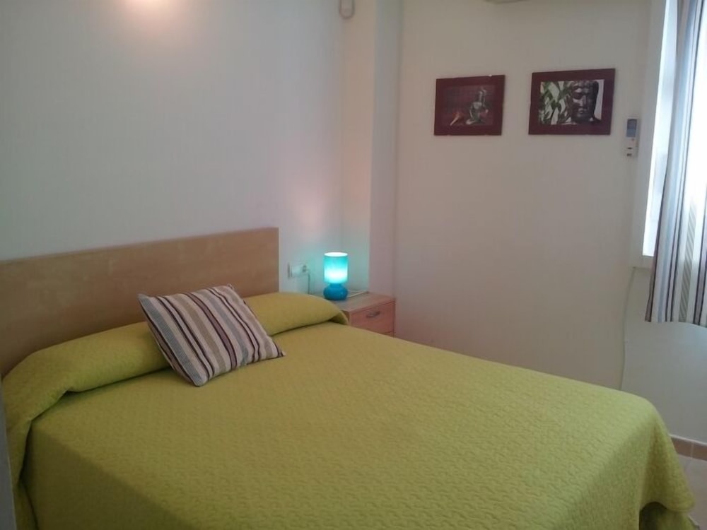 Apartamento, 2 habitaciones, balcón, vista a la piscina