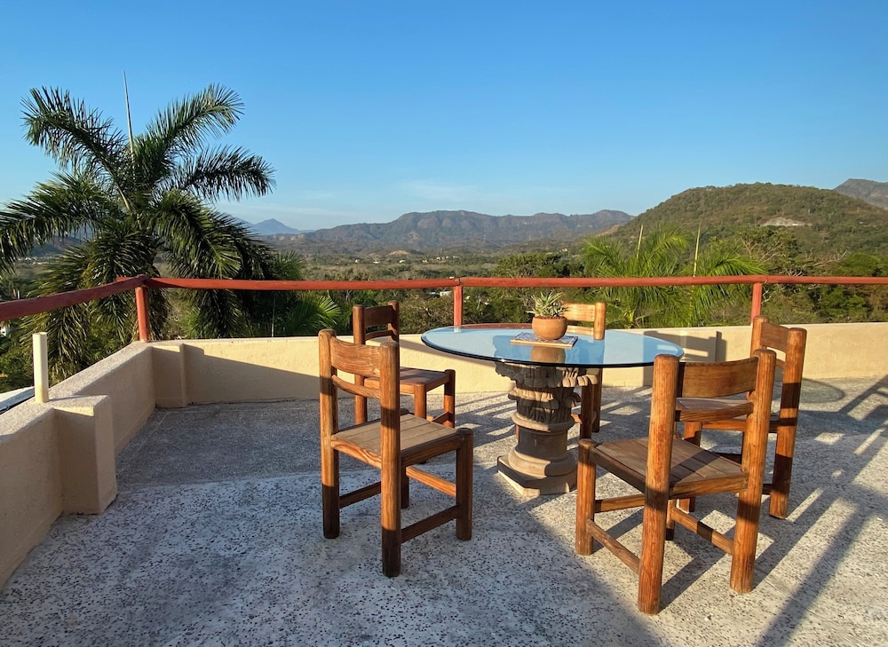 Comfort Apartment, 1 Bedroom, Balcony, Beach View photo 2