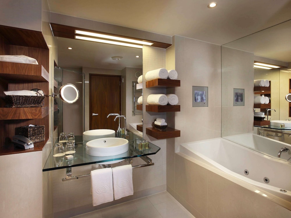 Superior Double Room, 2 Double Beds, Balcony - Photo 5