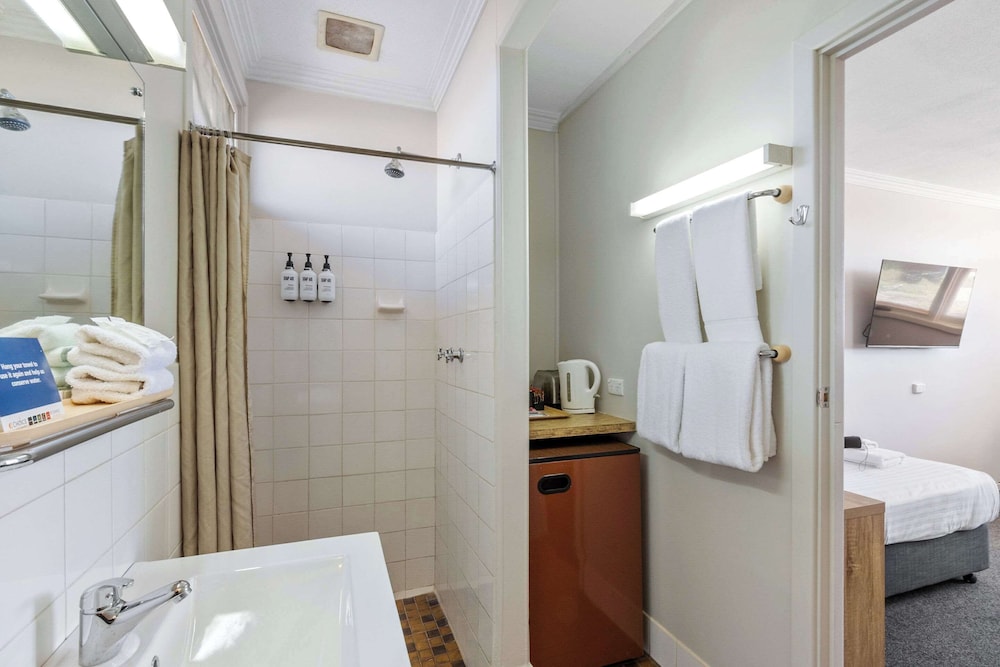 Standard Room, Multiple Beds, Non Smoking photo 2