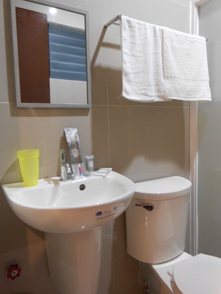 Premier Quadruple Room, Accessible, Non Smoking photo 3