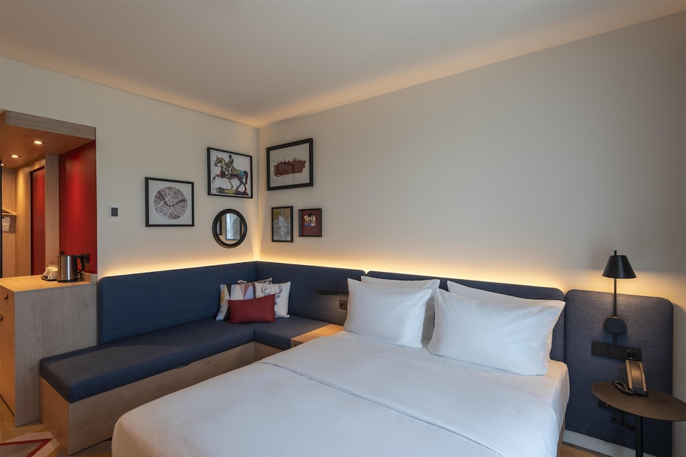 Room, 1 Queen Bed with Sofa bed