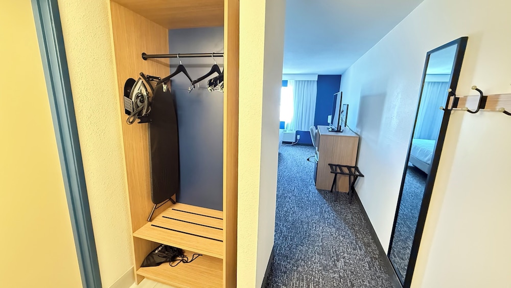 Room, 2 Queen Beds - Photo 3