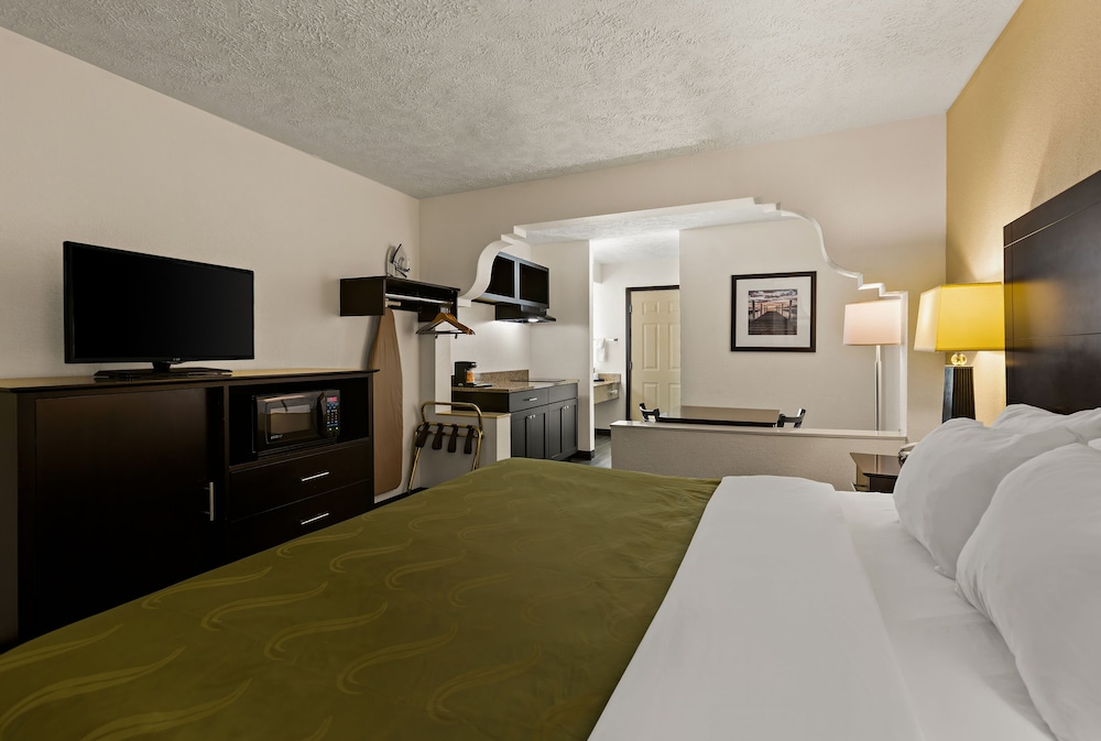 Room, 1 King Bed, Non Smoking - Photo 5