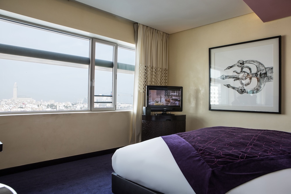 Luxury Room, 1 King Bed (Medina, Mosque and Ocean view) - Photo 8
