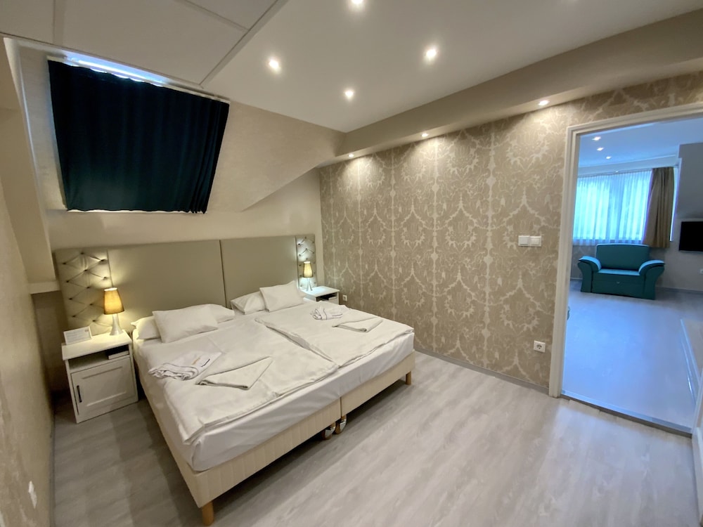 Standard Suite - Photo 9
