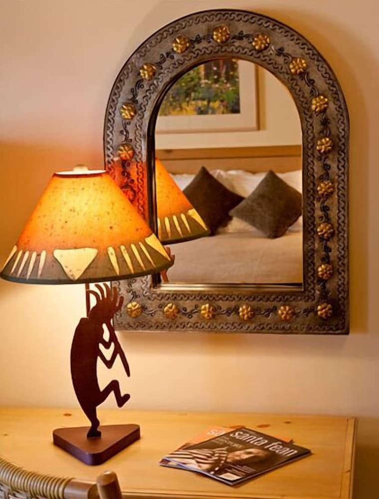 Traditional Room, 2 Queen Beds - Photo 3