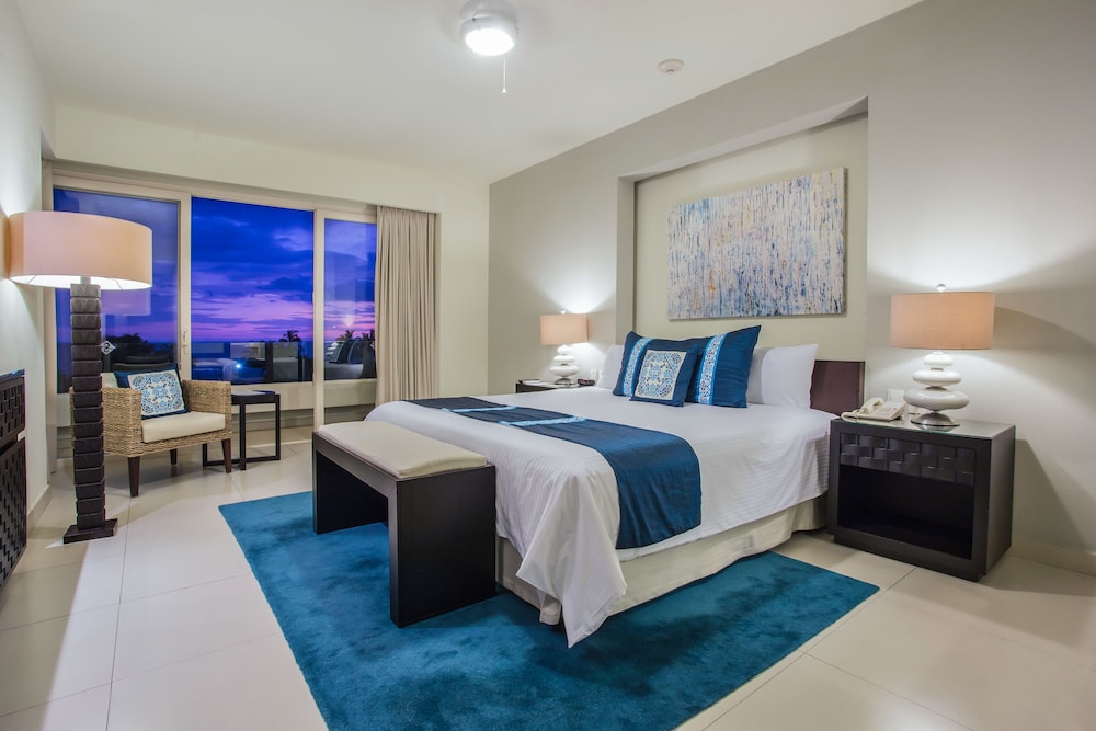 Two-Bedroom Penthouse 1 King Bed with 2 Double beds - Photo 2