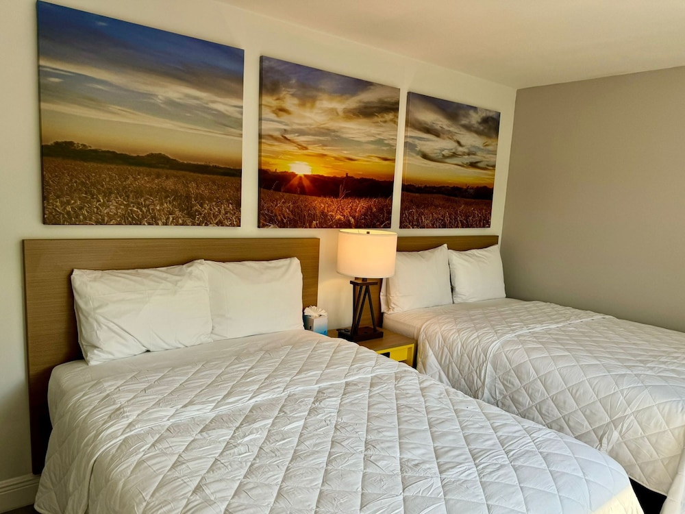 Suite, 2 Full Beds with Sofa bed photo 1