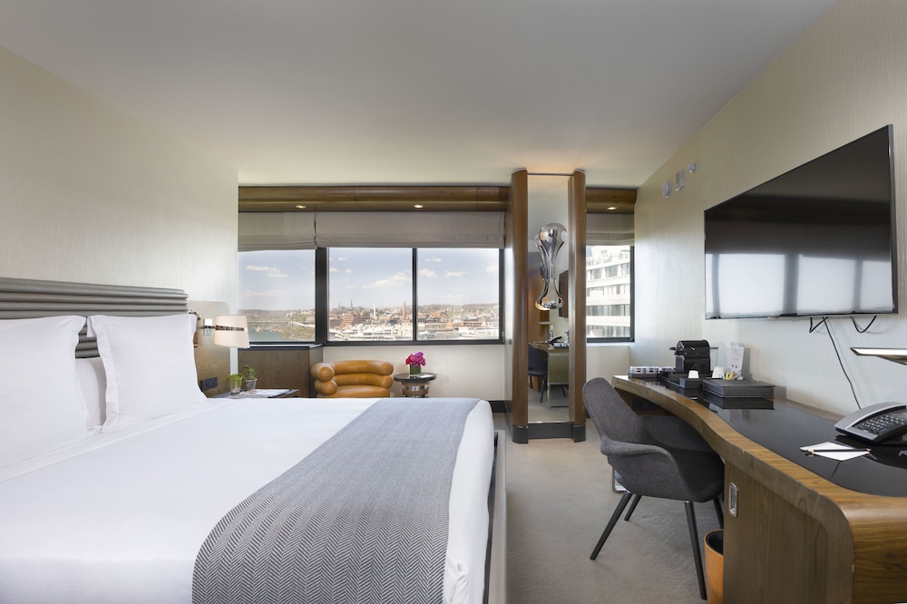 Deluxe Room, 1 King Bed, River View - Photo 1