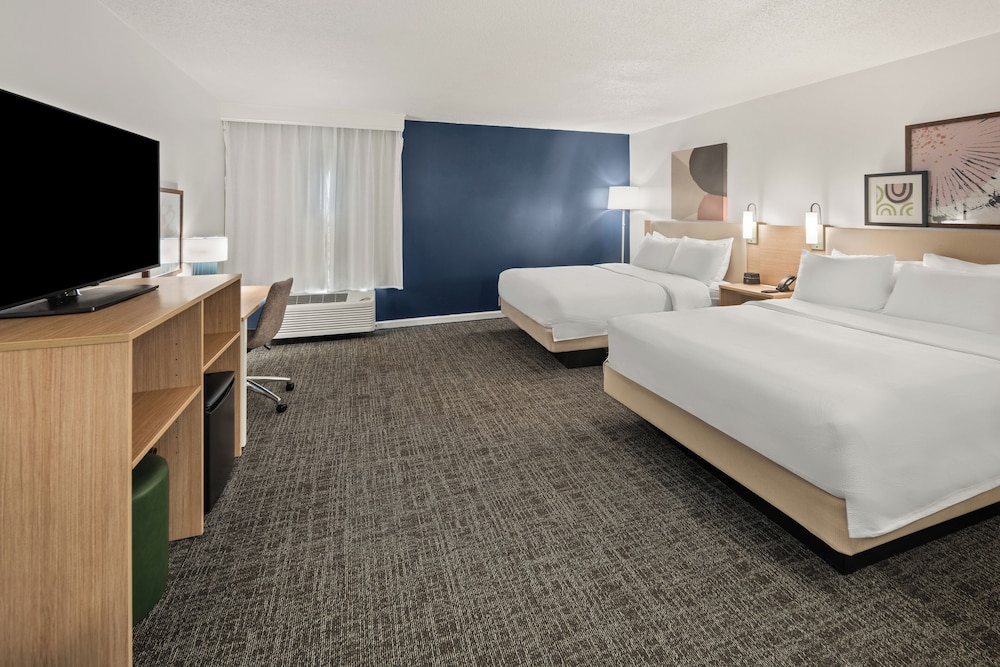 Room, 2 Queen Beds, Accessible (Mobility & Hearing, Roll-in Shower)