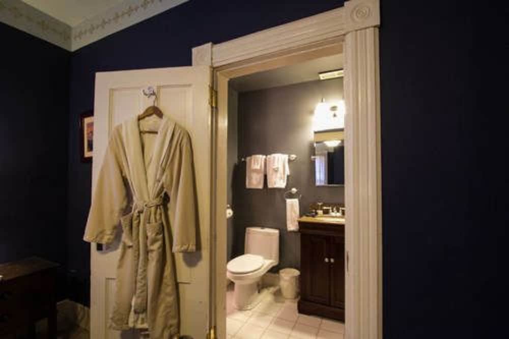 Room, Private Bathroom (Percival) photo 3