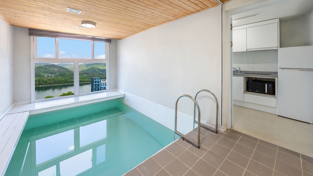 Basic Room, 1 Bedroom (305 (Private Pool / River View))
