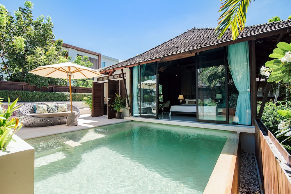 Two Bedroom Pool Suite - Photo 2