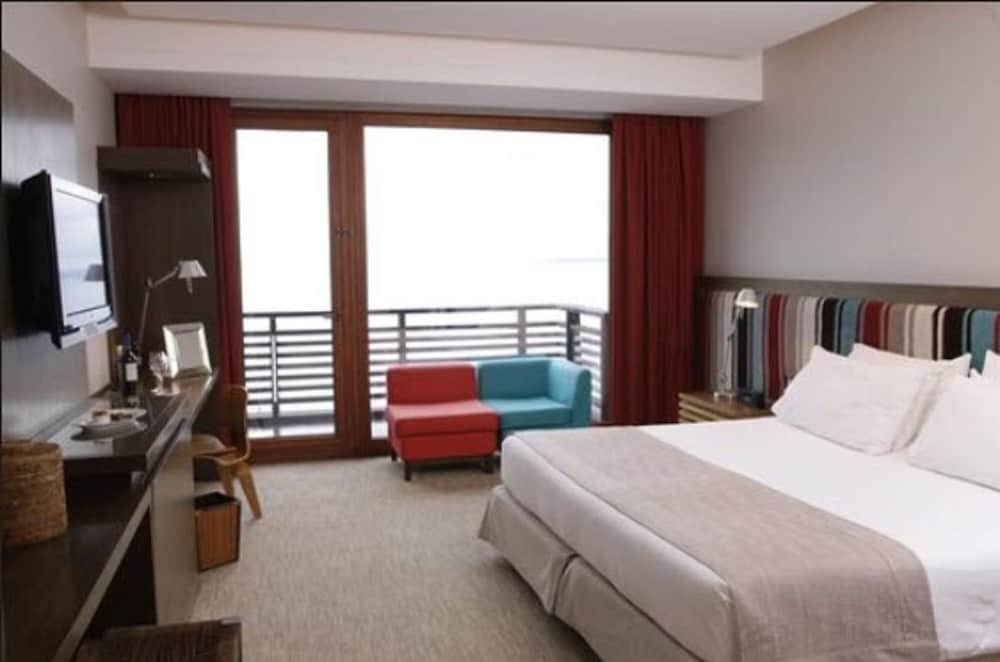 Standard Room, 1 King Bed photo 3