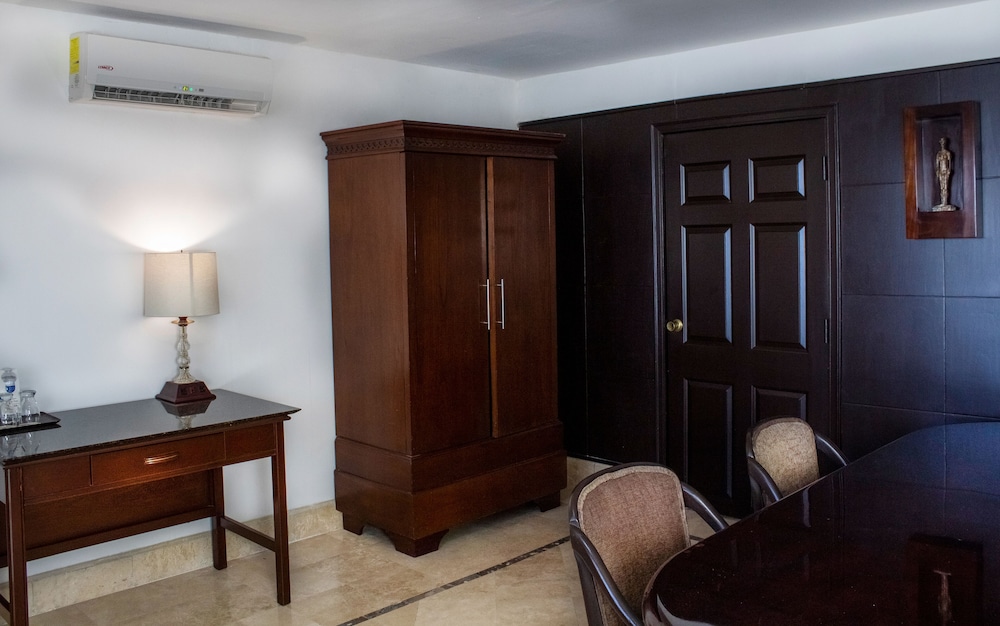 Deluxe Junior Suite photo 2