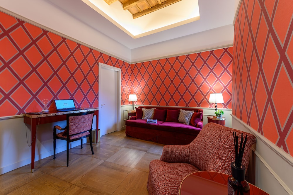 Suite, Balcony thumbnail 6