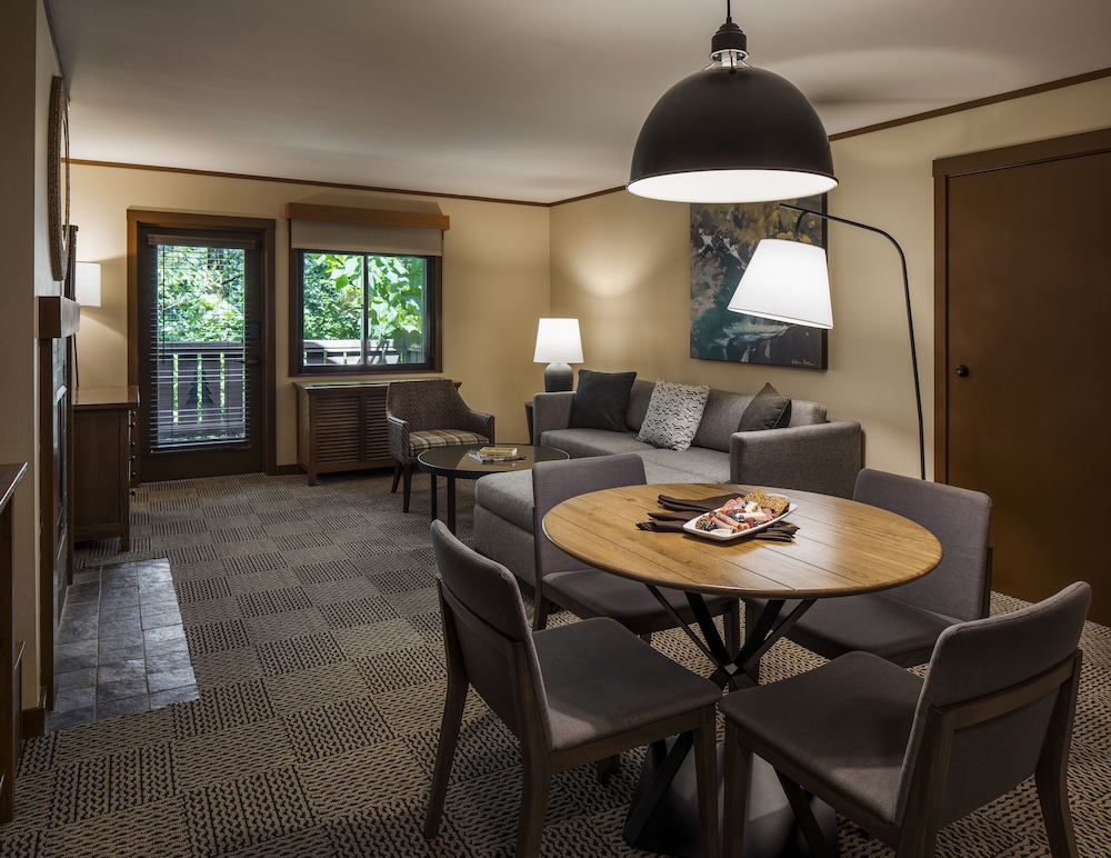 Suite (Woodland) - Photo 1