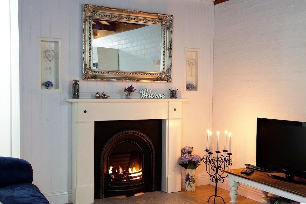 Forest Cottage - Pet Friendly photo 3