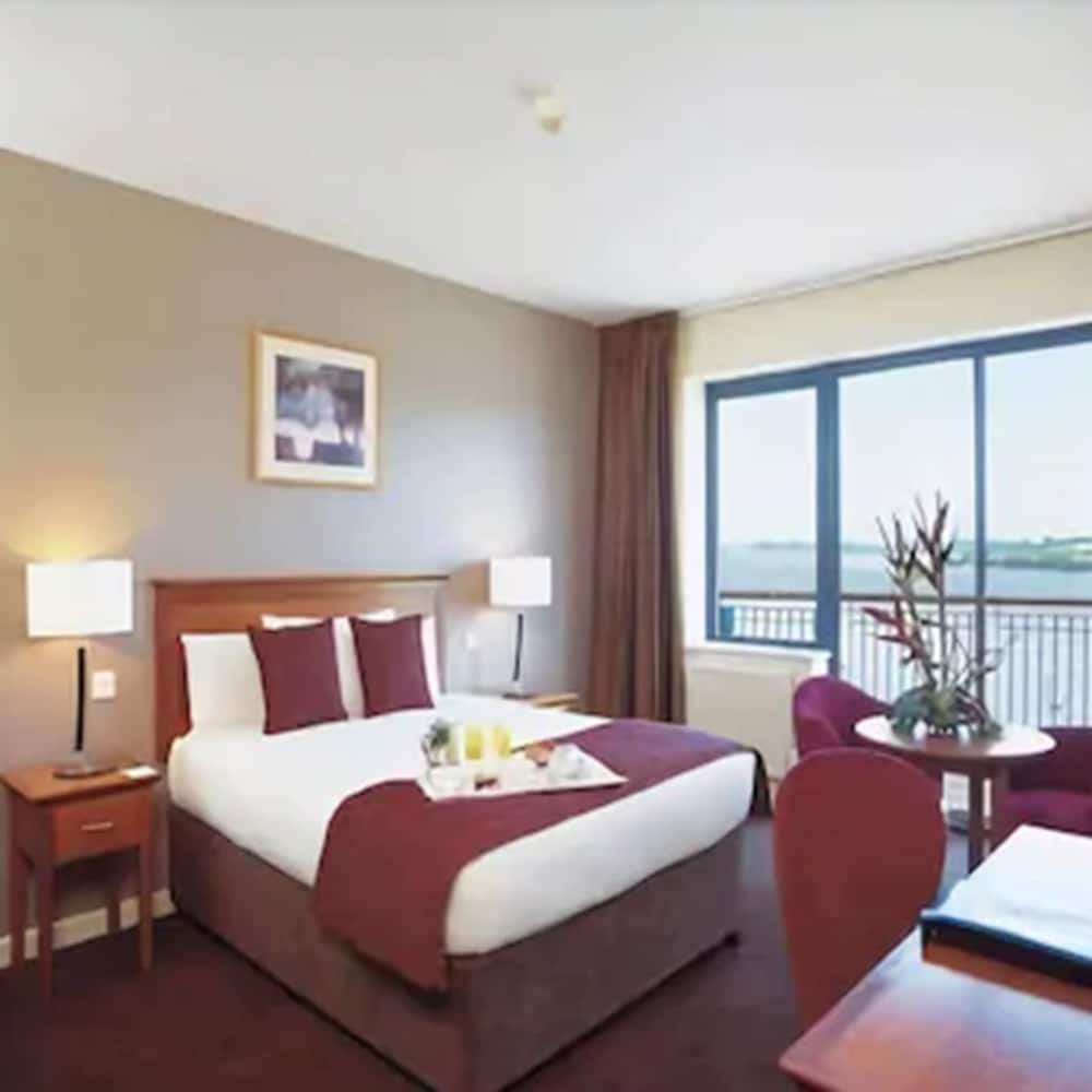 Standard Double Room, 1 Double Bed, River View photo 2