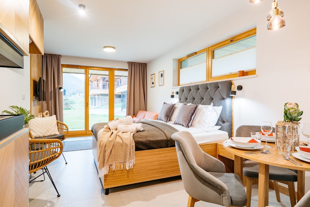 Deluxe Studio Suite