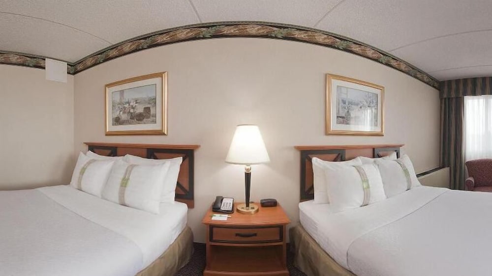 Standard Room, 2 Queen Beds, Refrigerator - Photo 3