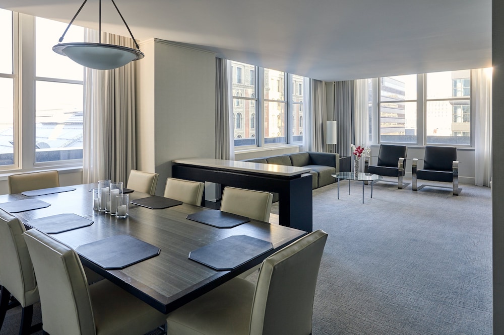 Luxury Suite, Corner - Photo 2