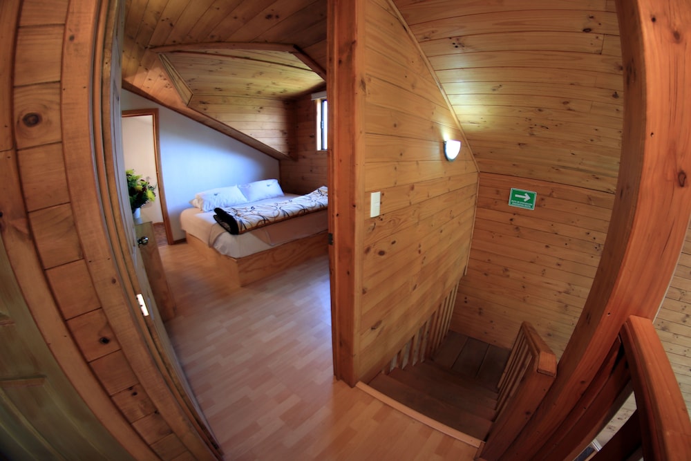 Family Cabin, Non Smoking (1 king bed) photo 3