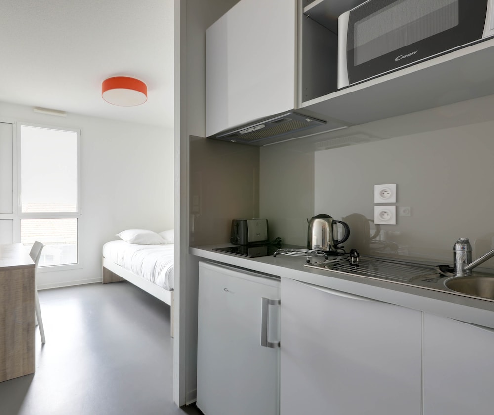 Super Economy Studio (Double Bed)