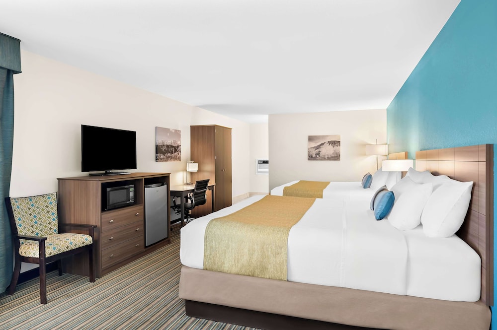 Standard Room, Multiple Beds, Non Smoking, Refrigerator & Microwave (Larger Room) photo 2