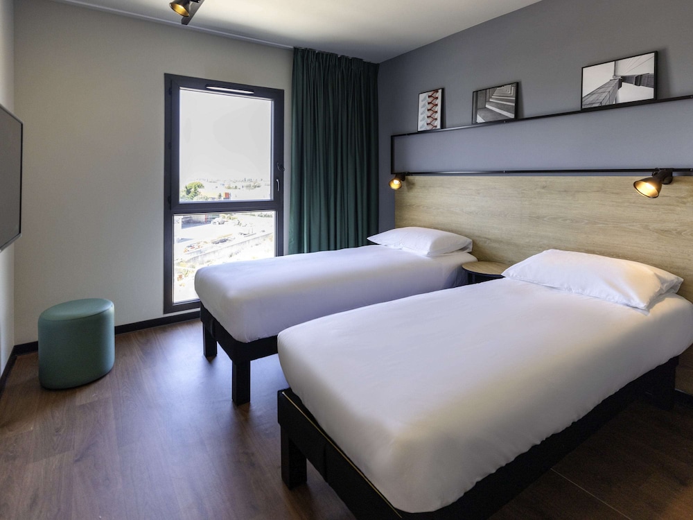 Standard Room, 2 Twin Beds - Photo 2