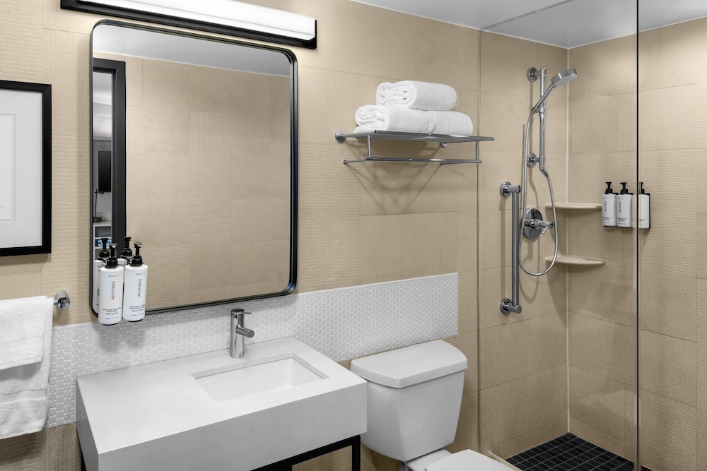 Standard Room, 1 King Bed, Accessible (Communications) thumbnail 5