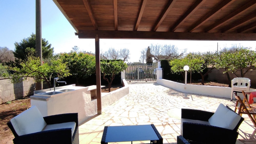 Villa photo 2
