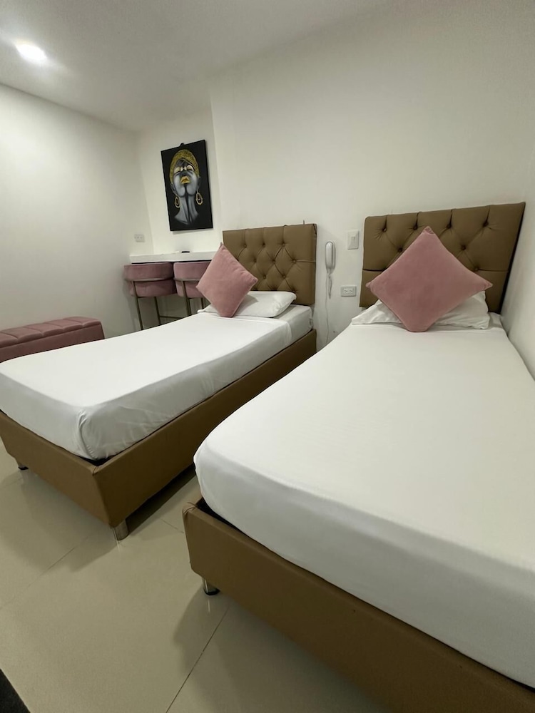 Basic Twin Room photo 1