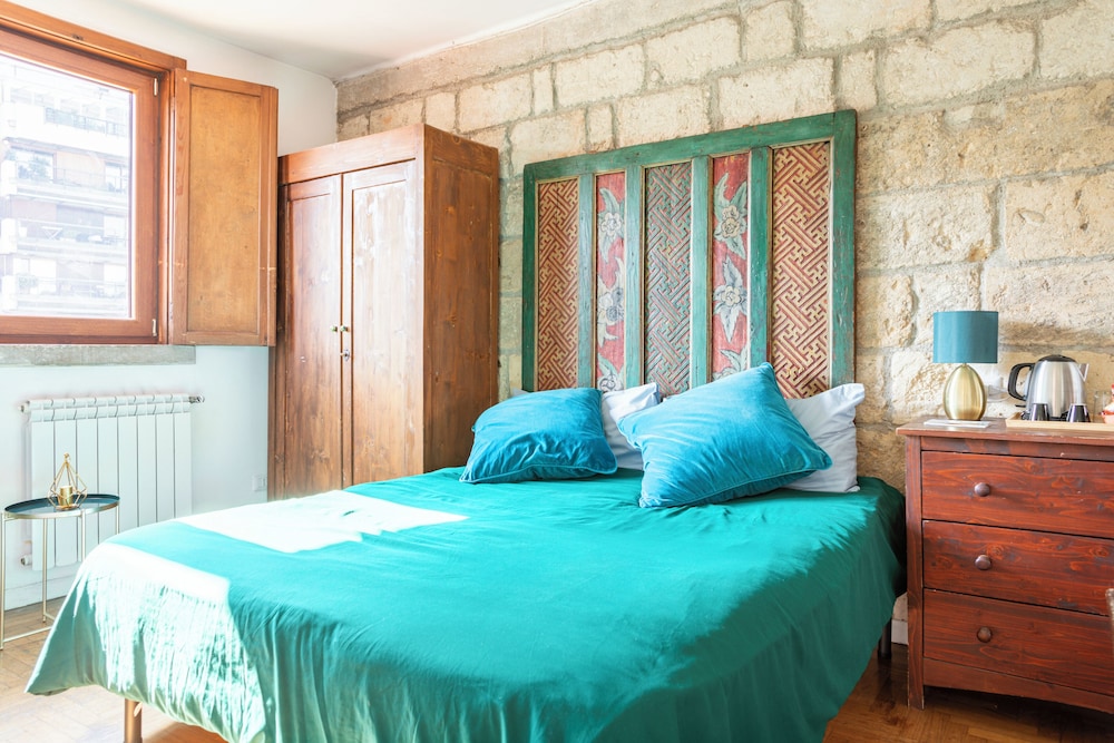 Comfort Room, City View