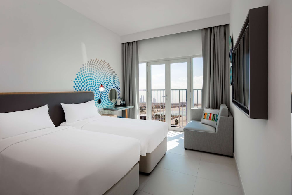 Rover Room Free Shuttle Service to Dubai Mall, Private Beach