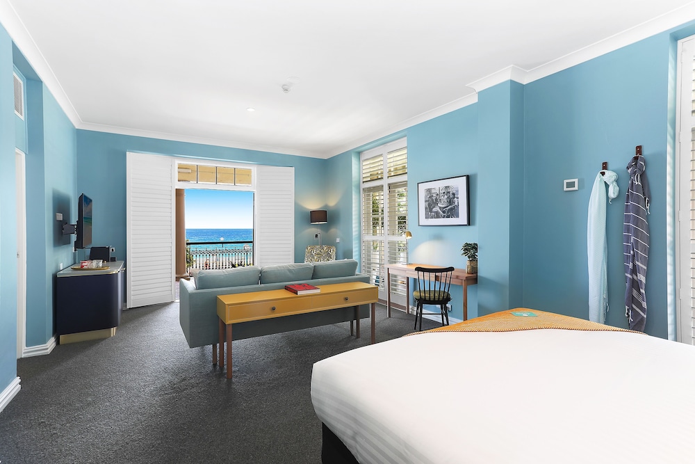 Bay Suite, 1 King Bed thumbnail 6