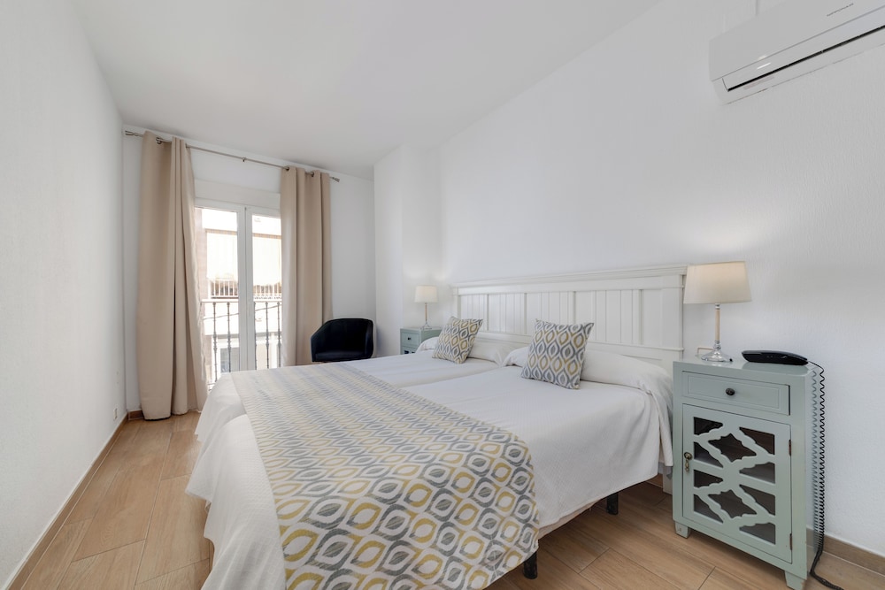 Standard Double or Twin Room - Photo 1