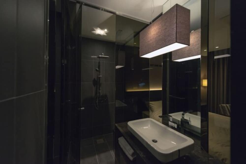 Deluxe Twin Room (Double + Single) photo 3